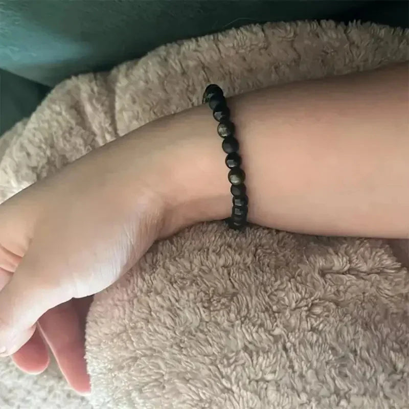 Armband mit matten und glänzenden Perlen in Schwarz