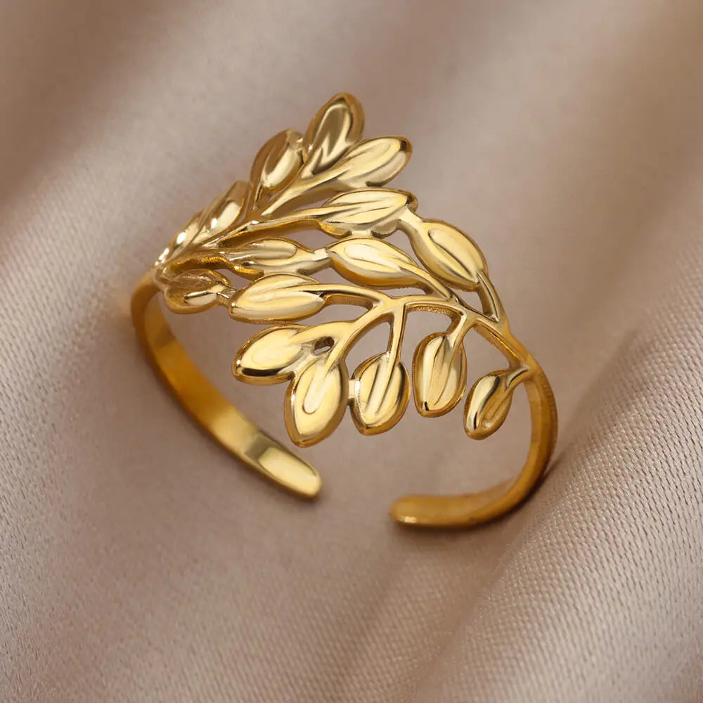 Goldener Statement-Ring – Organisches Design mit modernem Touch