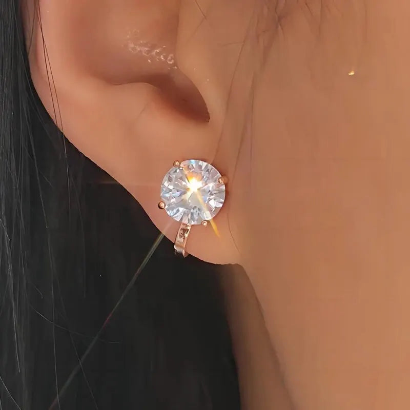 Klassische Eleganz – Goldene Zirkonia-Ohrringe