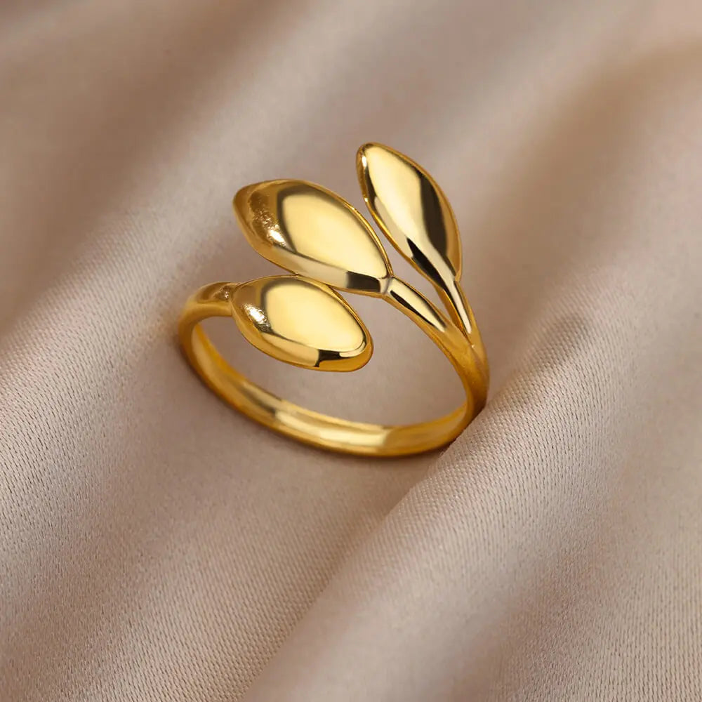 Goldener Statement-Ring – Organisches Design mit modernem Touch