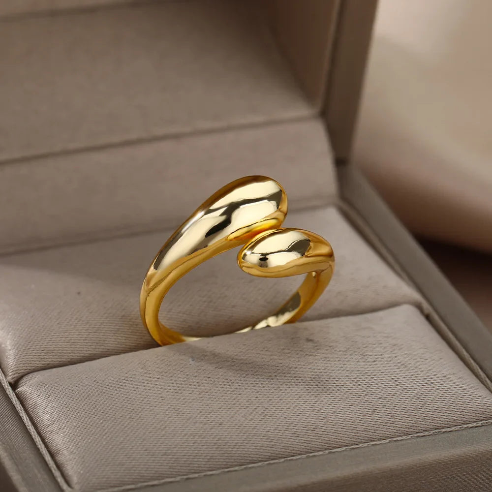 Goldener Statement-Ring – Organisches Design mit modernem Touch