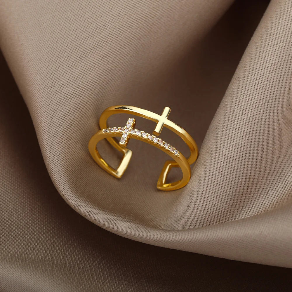 Goldener Statement-Ring – Organisches Design mit modernem Touch